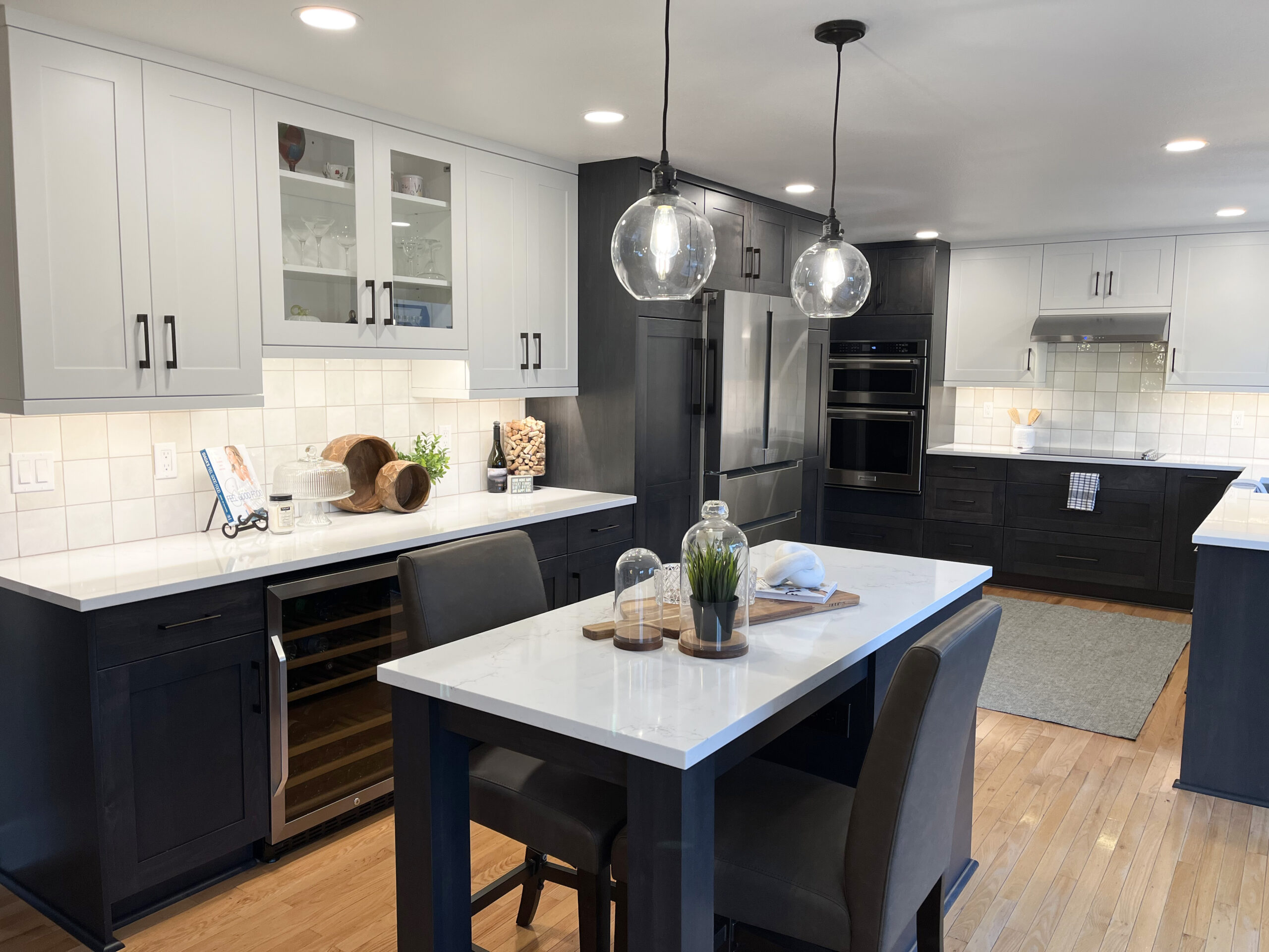 edit13 Modern Two-Toned Kitchen